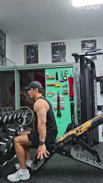 斜板哑铃弯举